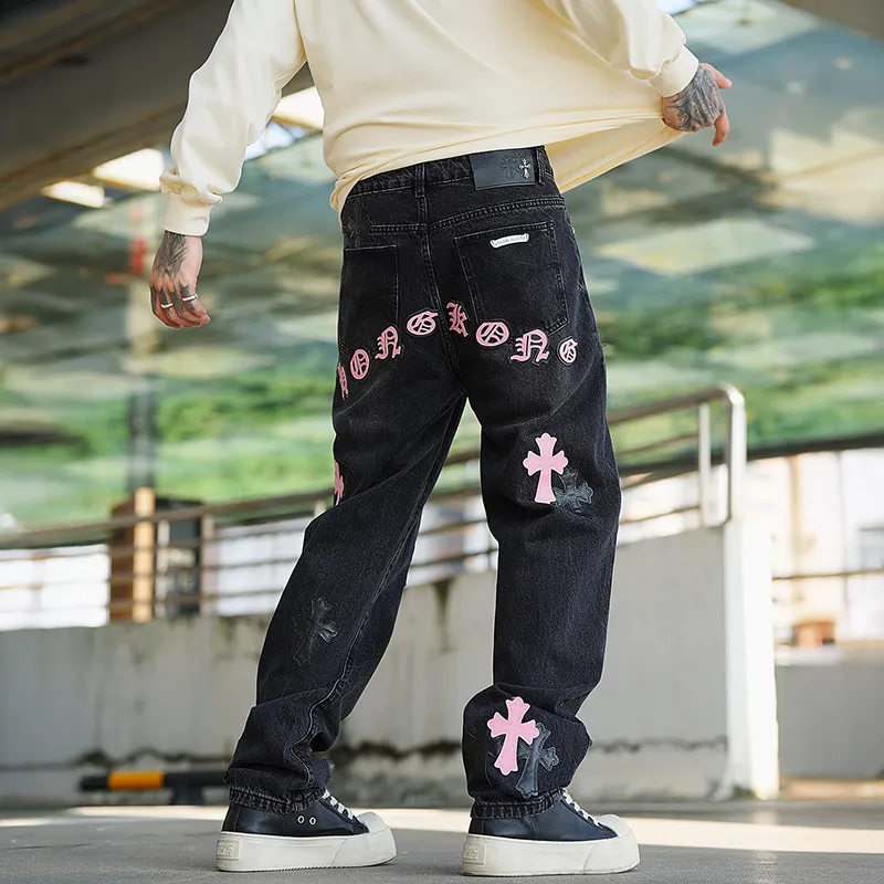 P260 💰 (top version) chrome hearts ss25 black leather Sanskrit fine jeans. Styles with different washed textures, very friendly to people with thin legs and thick legs. The slightly flared version is very flattering to the leg shape. The moderate length is timeless and easy to match. It is the basis of various styles. It is a must-have in the wardrobe! The fabric is stiff but also makes the upper body soft without losing texture. The washing process is even more perfect. It is a must-have item for everyone! ! !  Color: black Size: 30-32-34-36 30 32 34 36 Waist circumference 80 85 90 95 Sitting circumference 105 130 115 120 Foot opening 46 47 48 49 External length 102 103 104 105